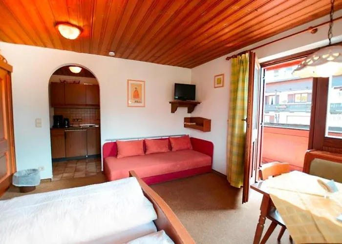 Zirbelstube Hotel *